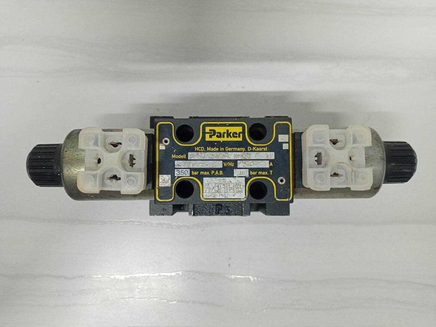 Parker D1VW4CNGW75 with D31DW2C5NGW75 Directional control valve - NEW