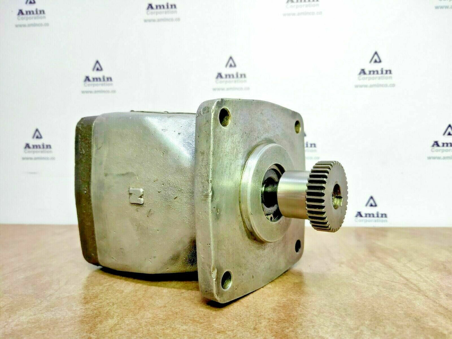 Nachi PMB-1B-10-10 Hydraulic Piston Motor - NEW Unused Surplus