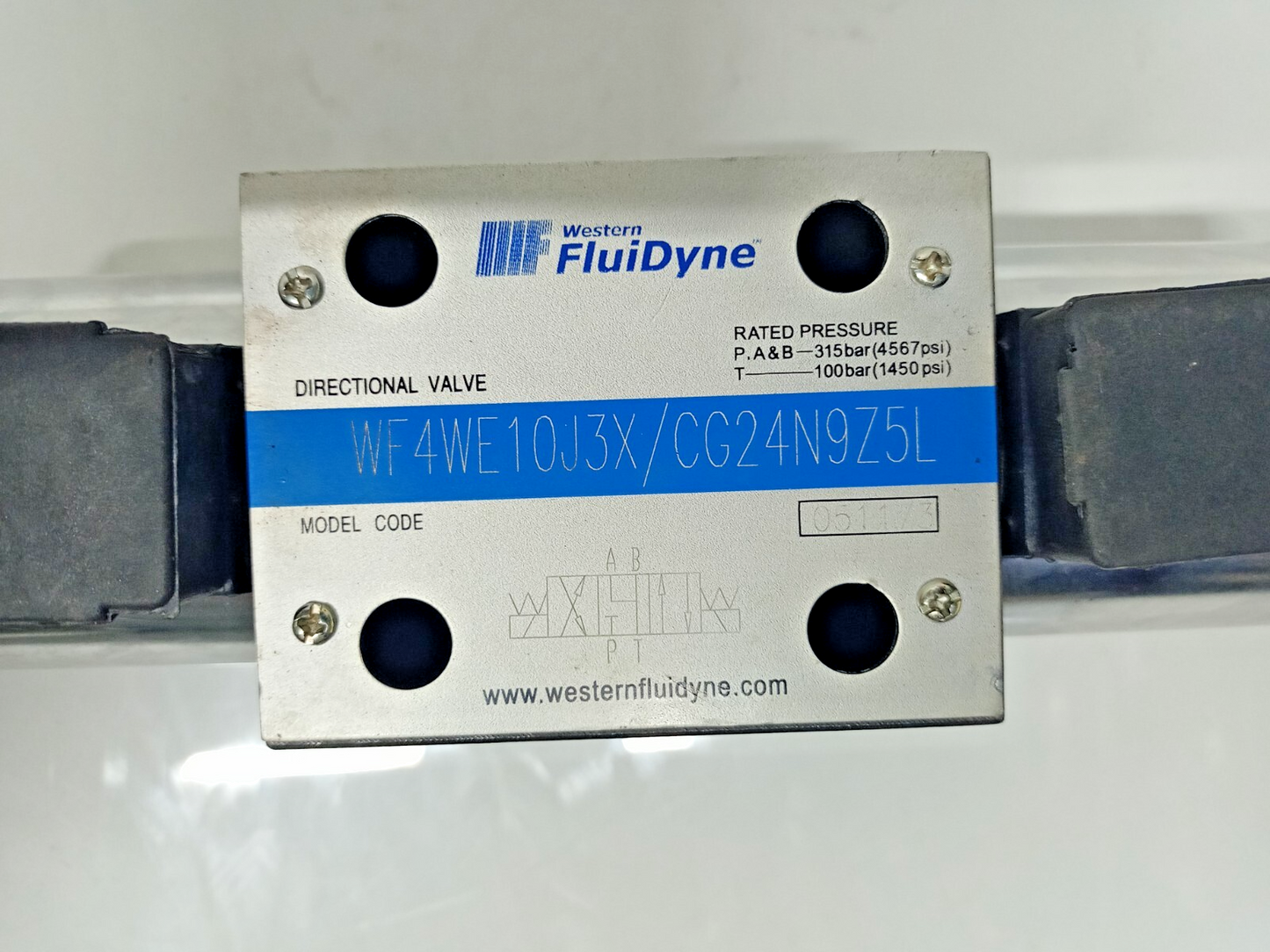 Fluidyne WF 4WE10J3X/CG24N9Z5L Directional control valve - New