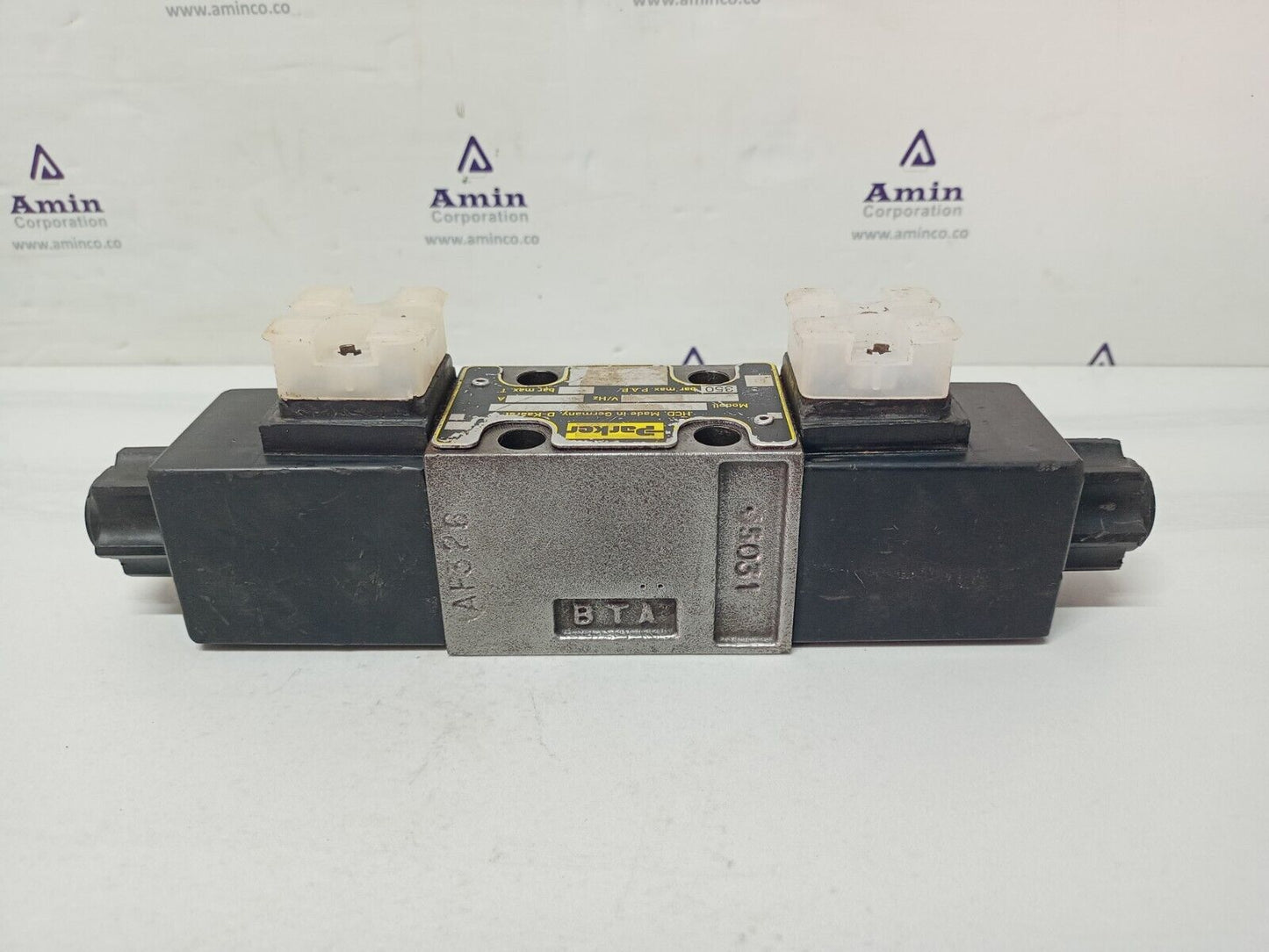 Parker D1VW-4-C-N-J-W-70X-5448 Directional control valve #2