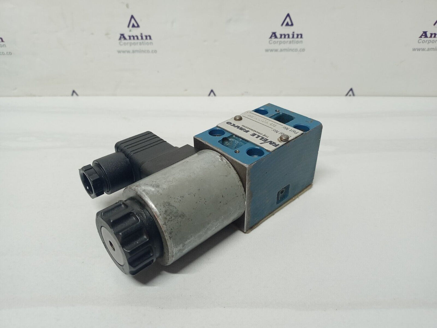 FAVELLE FAVCO Part No. 1099800355 Directional control valve - NEW