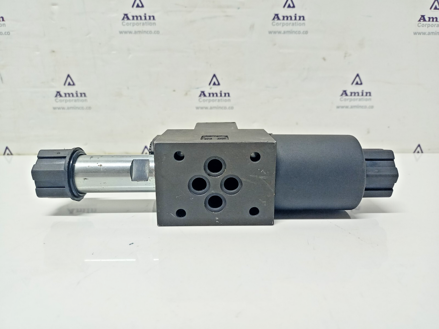 Yongjin NS692N-6-AGB-50A Solenoid operated Directional control valve - NEW
