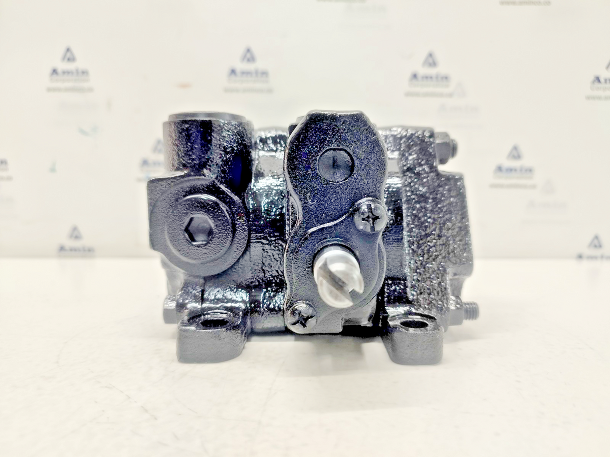 Kyb Kayaba 21010-30407 Hydraulic control valve - NEW