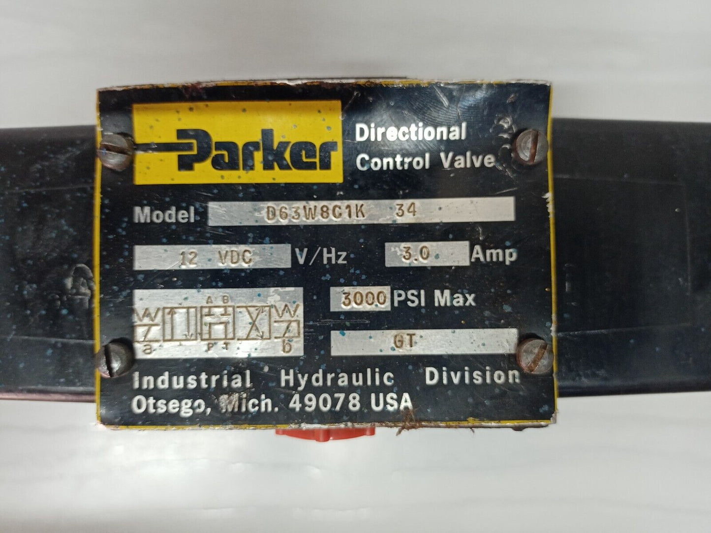 Parker D63W8C1K 34 Directional control Valve 12VDC, 3000PSI - NEW