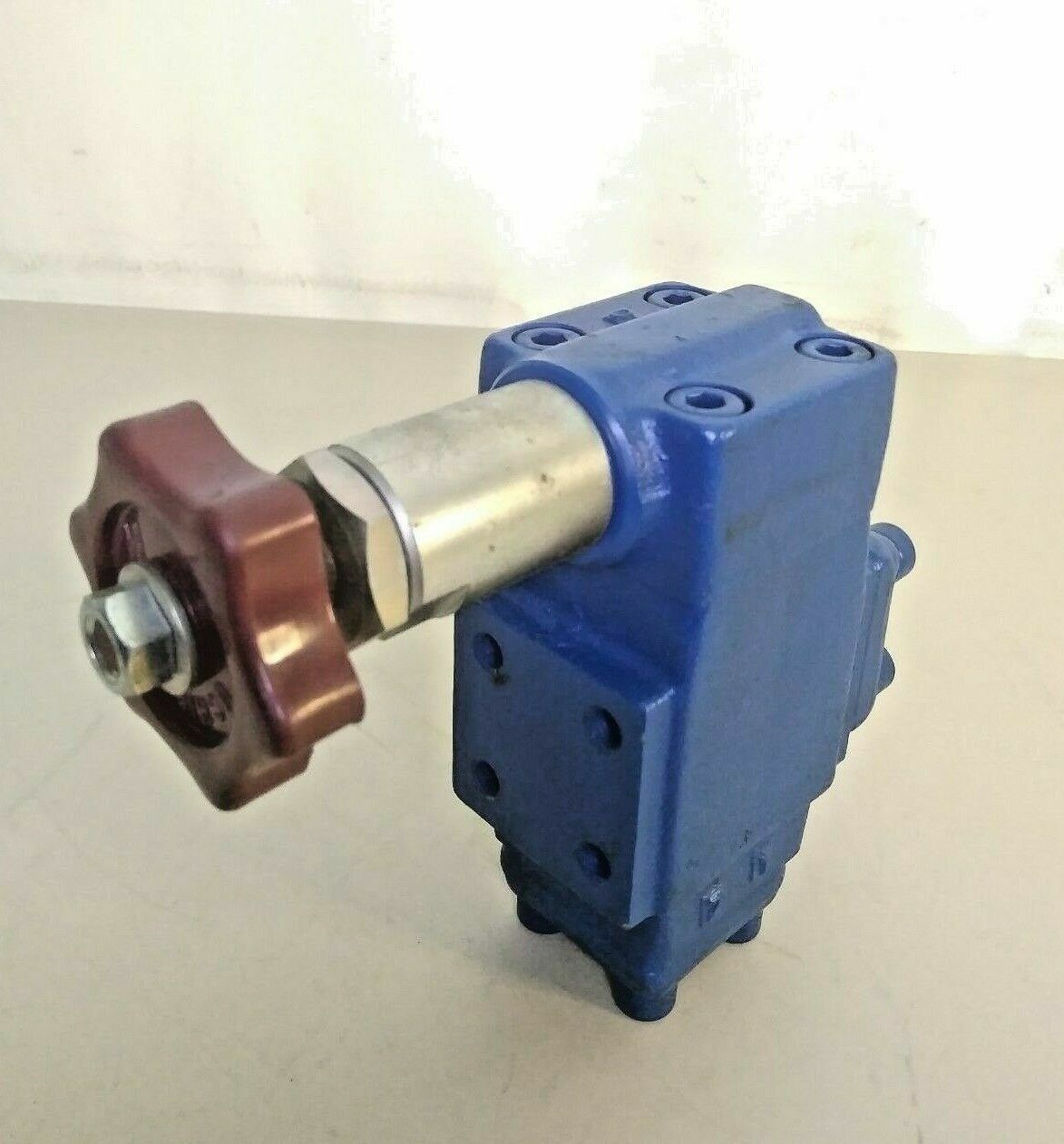 Uchida Hydraulics RB1-O4F D-331 Valve - NEW