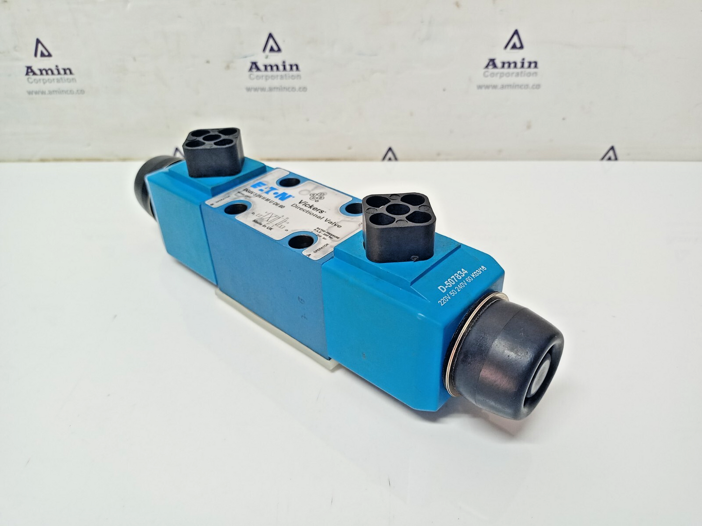 Eaton Vickers DG4V-3-2N-H-M-U-D6-60 Directional control valve - NEW