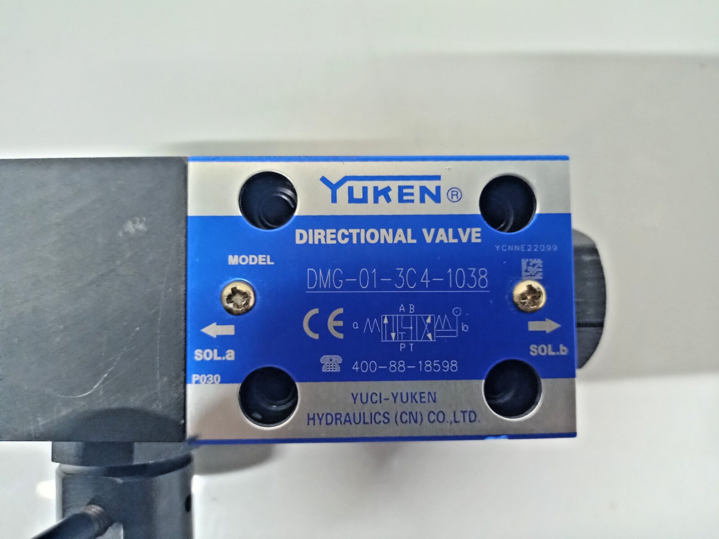 Yuken DMG-01-3C4-1038 Directional valve - NEW