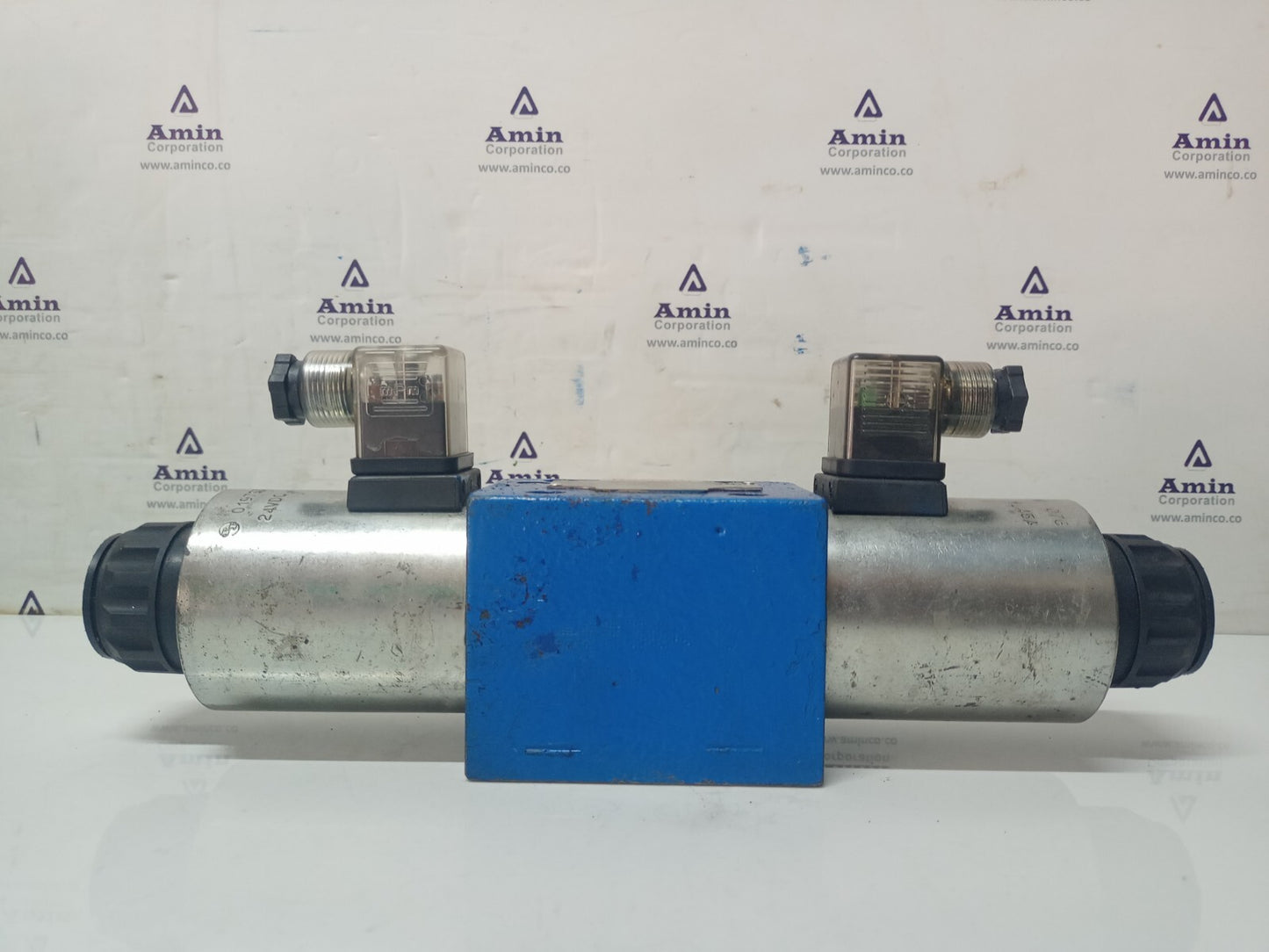 Rexroth 5-4WE 10 G33/CG24N9K4/V Directional control valve MNR: R900930504 - NEW