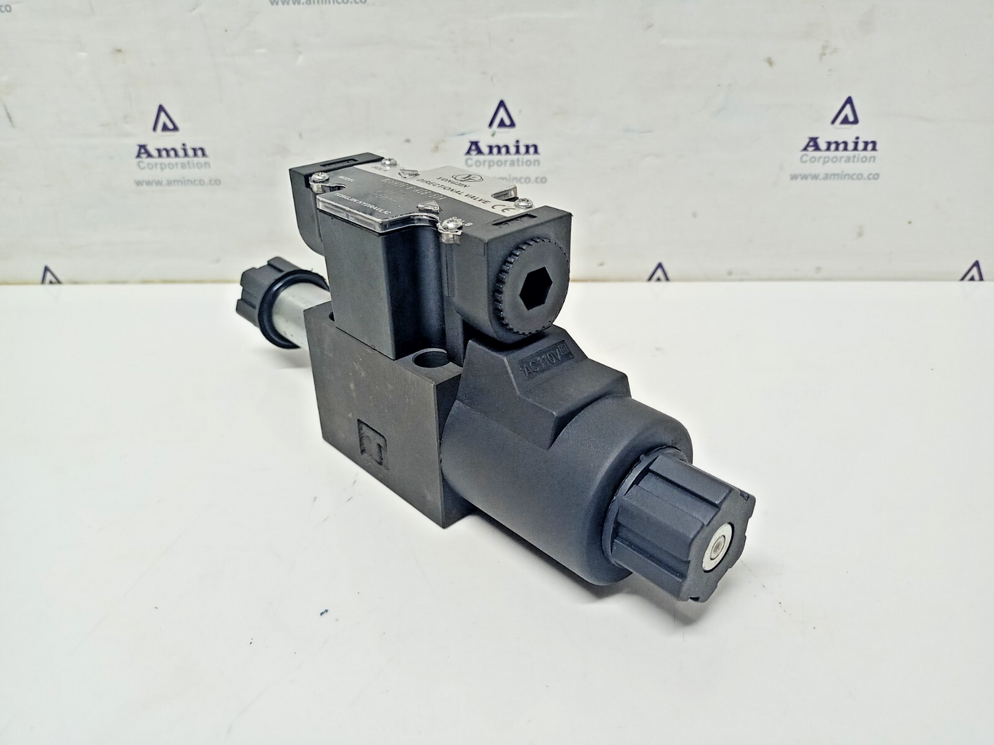 Yongjin NS692N-6-AGB-50A Solenoid operated Directional control valve - NEW