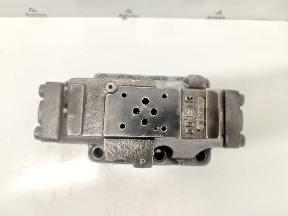 Vickers DG5S-8-2C-T-M-X1-ER4-30 Directional control Valve - NEW #2