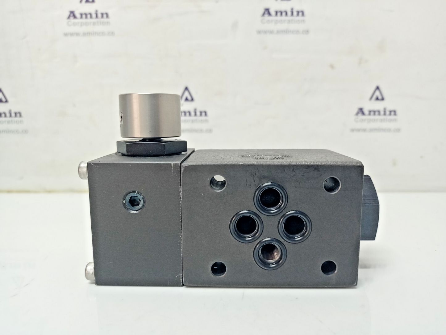 Yuken DMG-01-3C4-1038 Directional valve - NEW #2