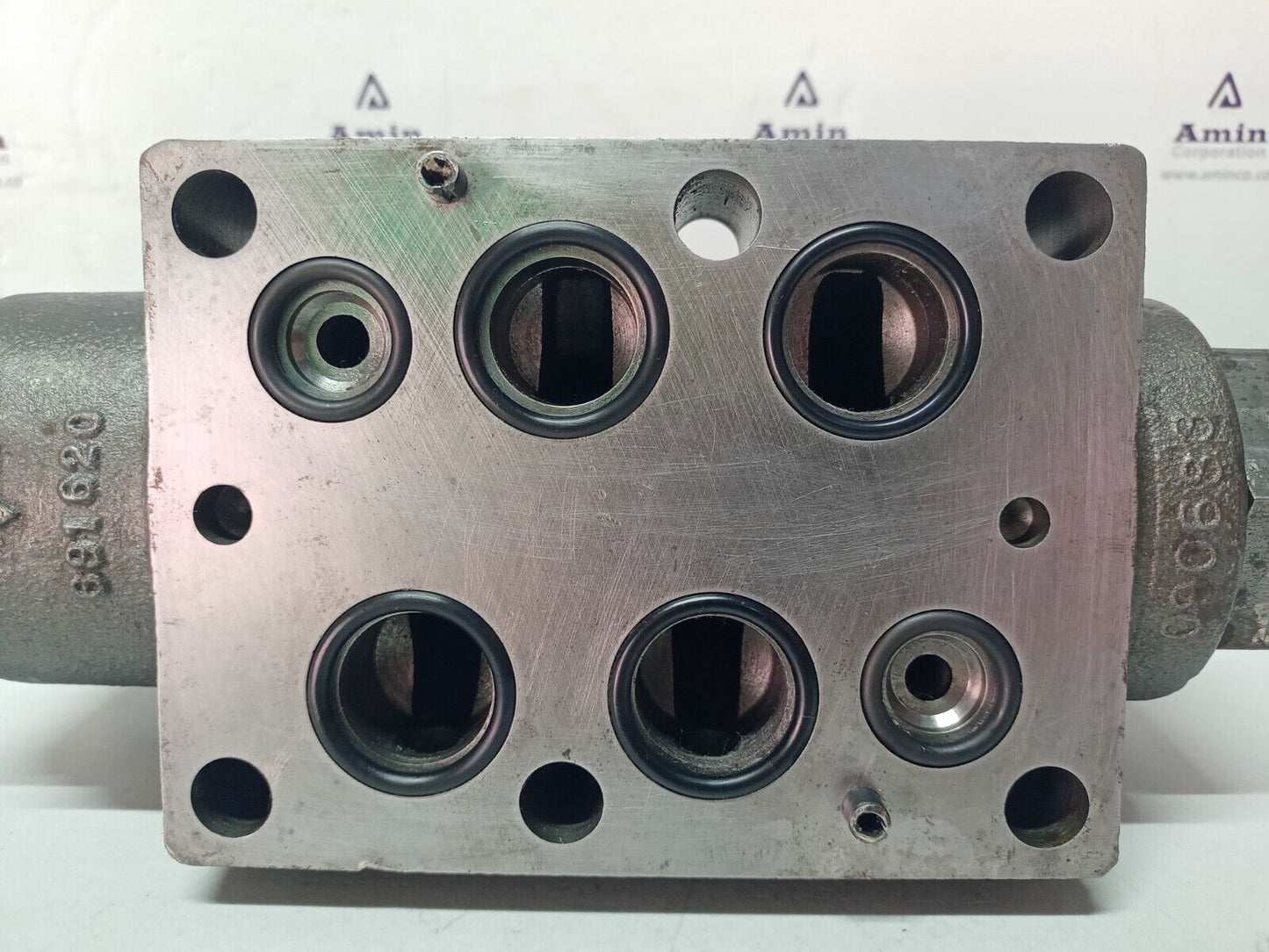 Parker D63W8C1K 34 Directional control Valve 12VDC, 3000PSI - NEW