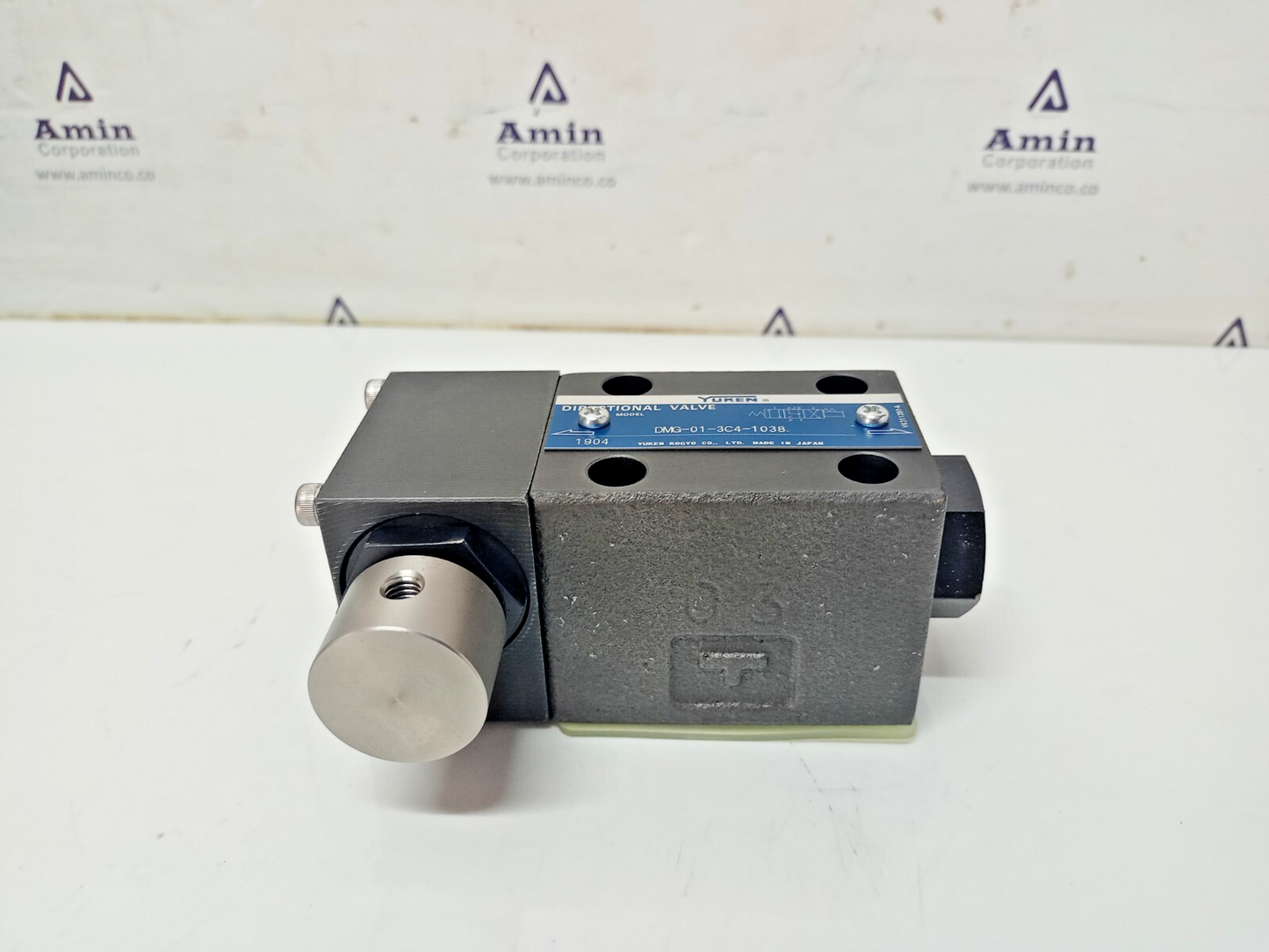 Yuken DMG-01-3C4-1038 Directional valve - NEW #2
