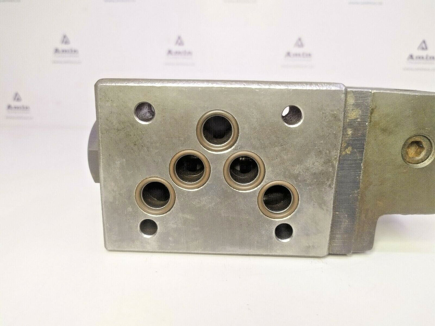 Yuken DMG-03-2B2-5030 Directional control Valve - NEW