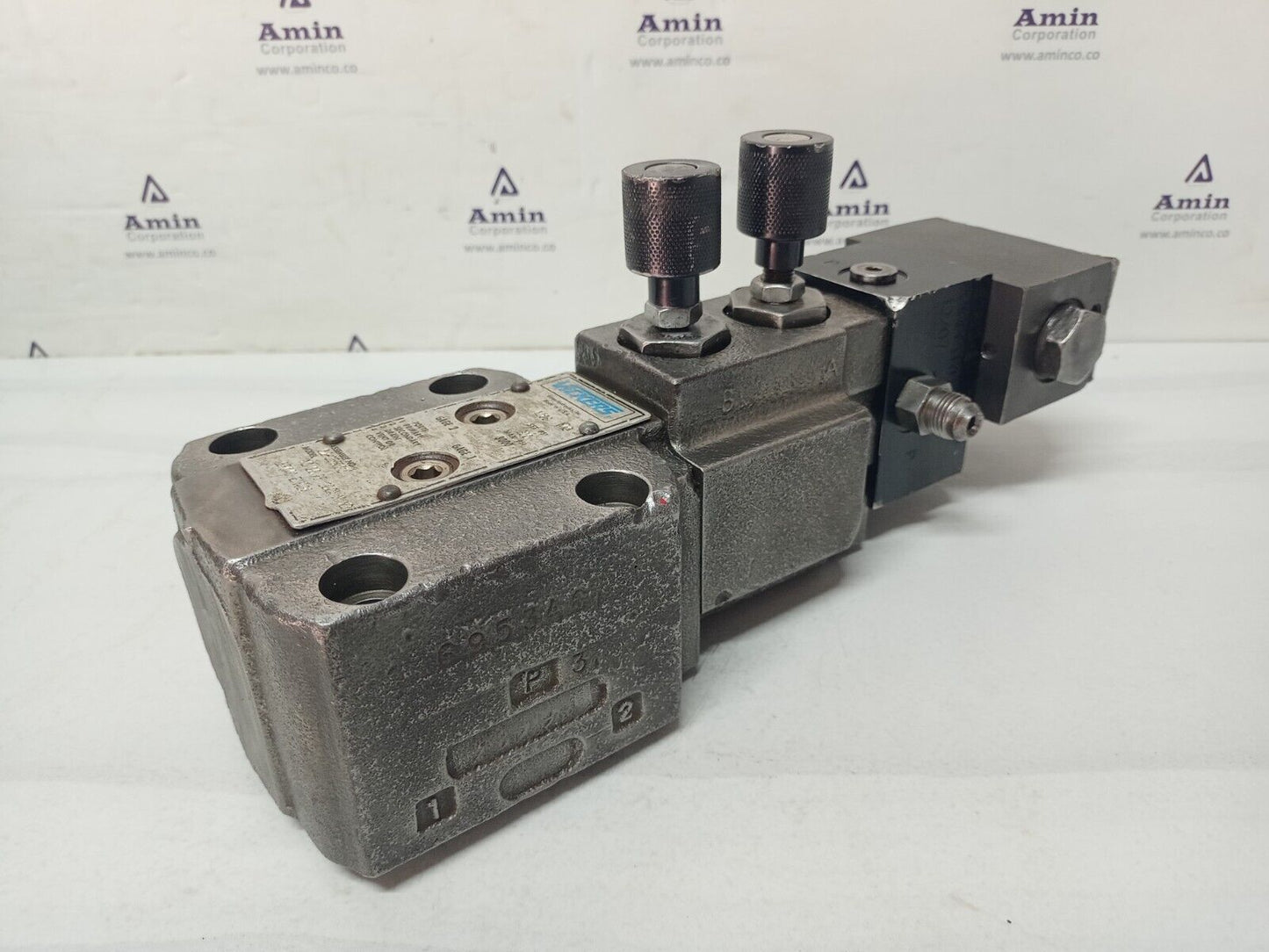 Vickers XG-06-FF-DG-0A-M-X2-ER440-EN434 with DG4V-3S-2A-M-X2-ER4-60 -Refurbished