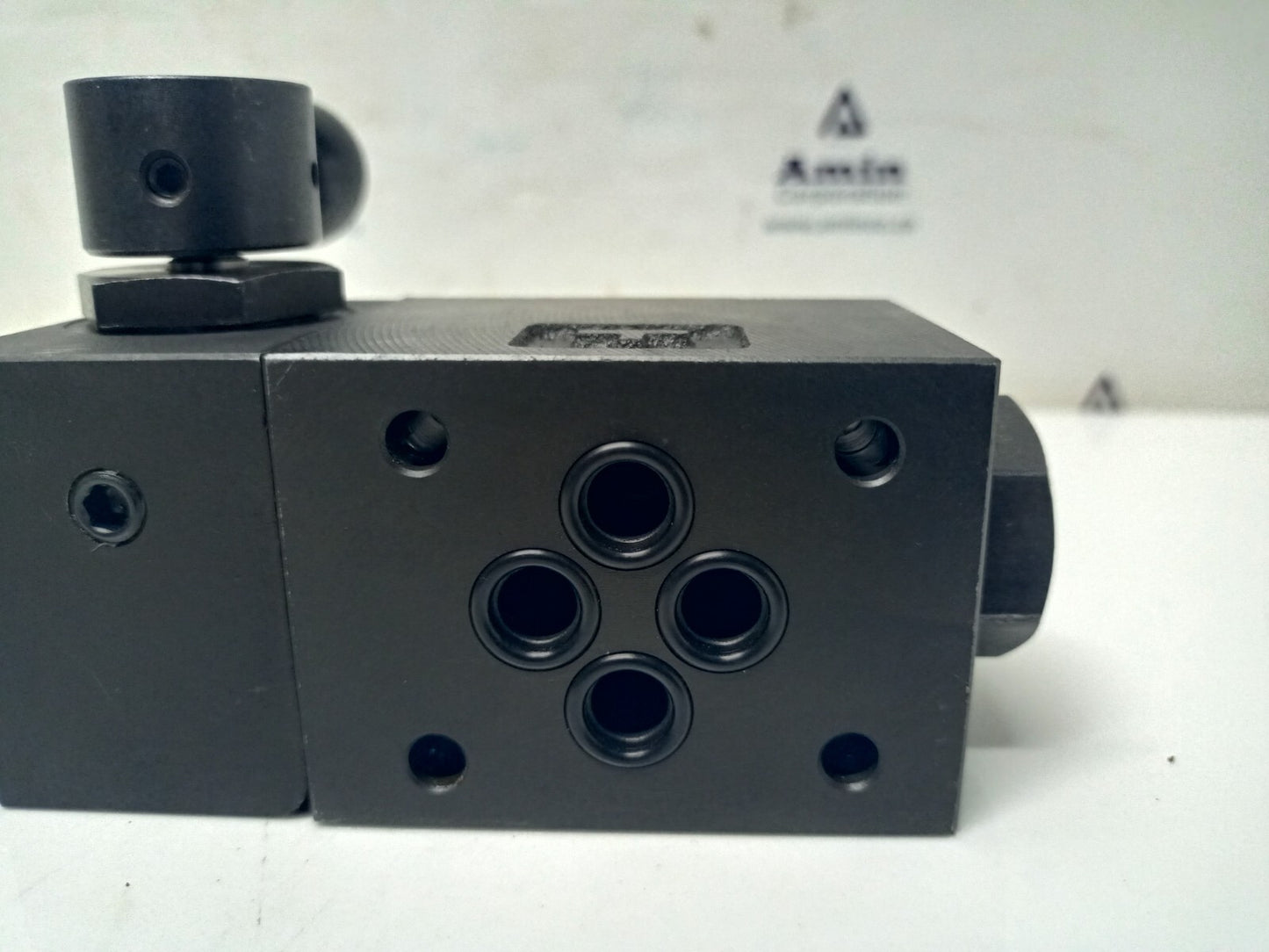 Yuken DMG-01-3C4-1038 Directional valve - NEW