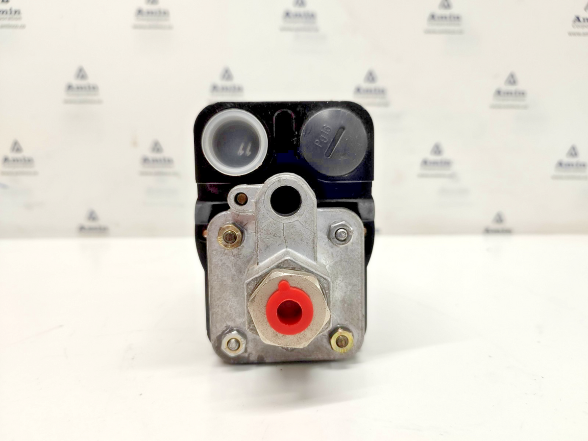 Condor MDR53/8 Pressure Switch AC-15, 4A, 250V, 5-8 bar - NEW