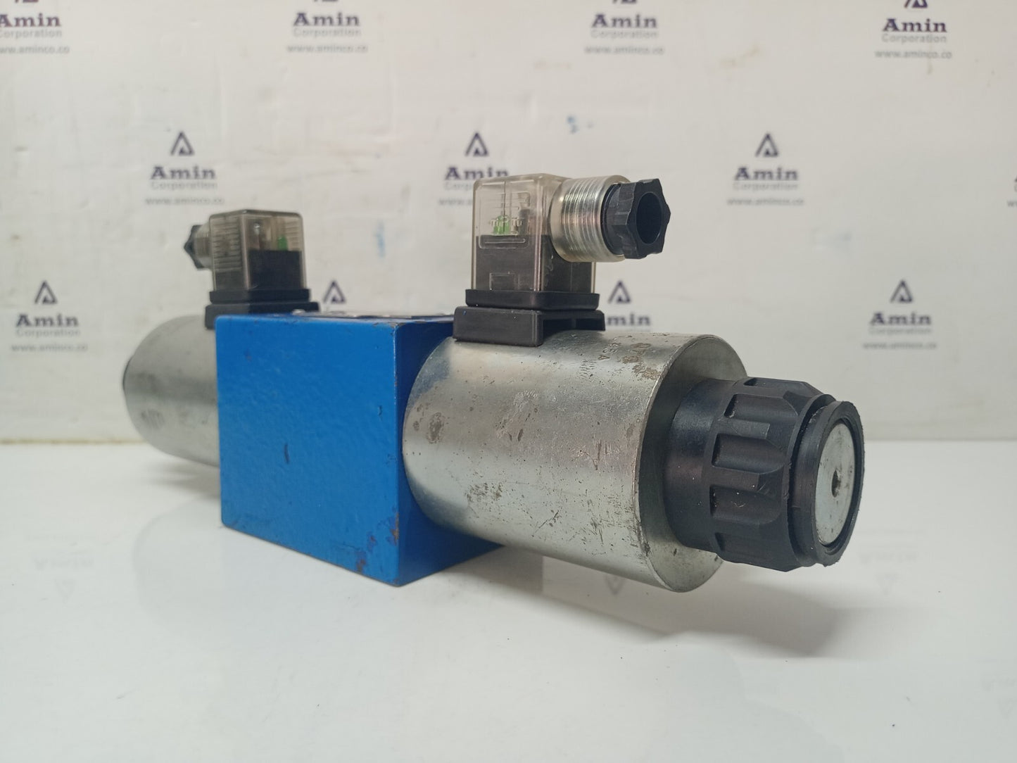 Rexroth 5-4WE 10 G33/CG24N9K4/V Directional control valve MNR: R900930504 - NEW