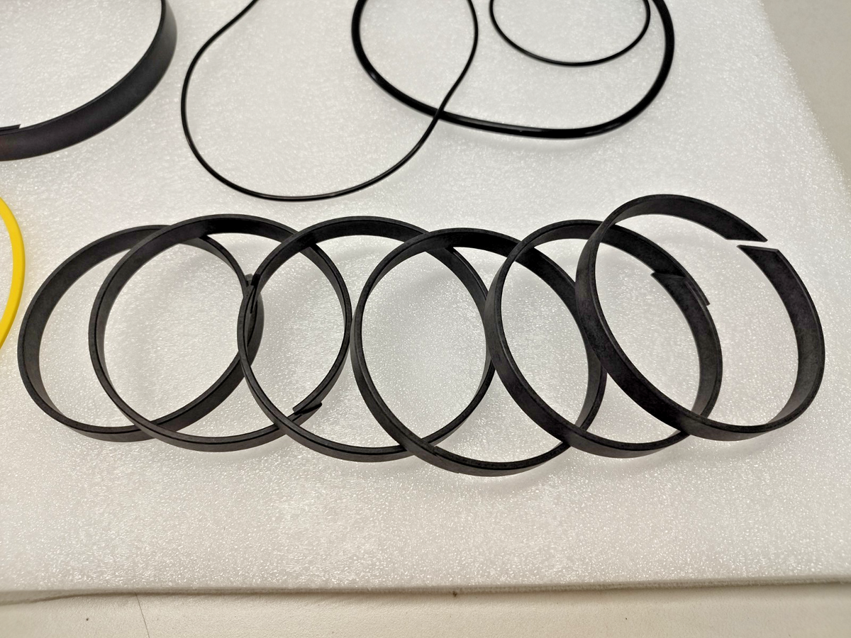 Macgregor P/N: 24328 Seal Kit 180/100 for Hyd. Luffing Cylinder - NEW