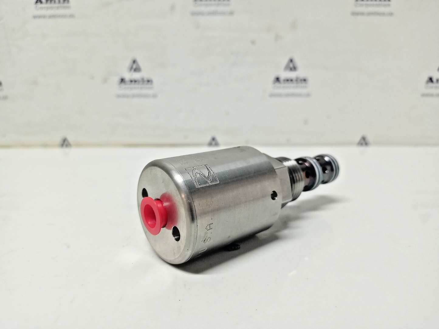 Doering Co. 54H2371081PS Hydraulic External Pilot Cartridge Valve - NEW