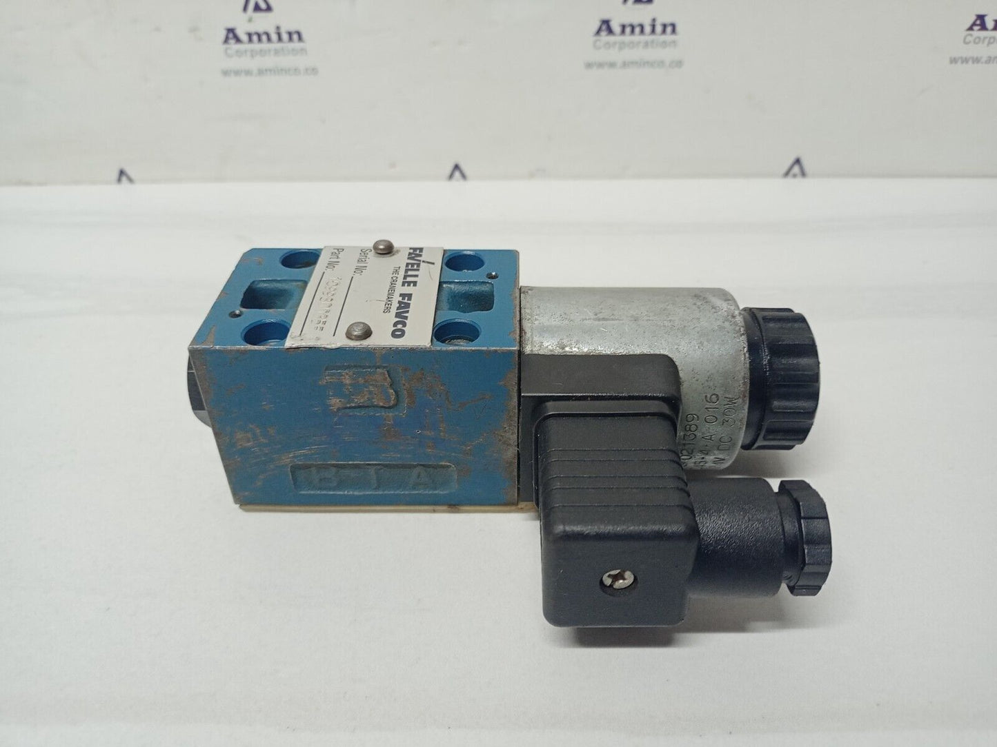 FAVELLE FAVCO Part No. 1099800355 Directional control valve - NEW