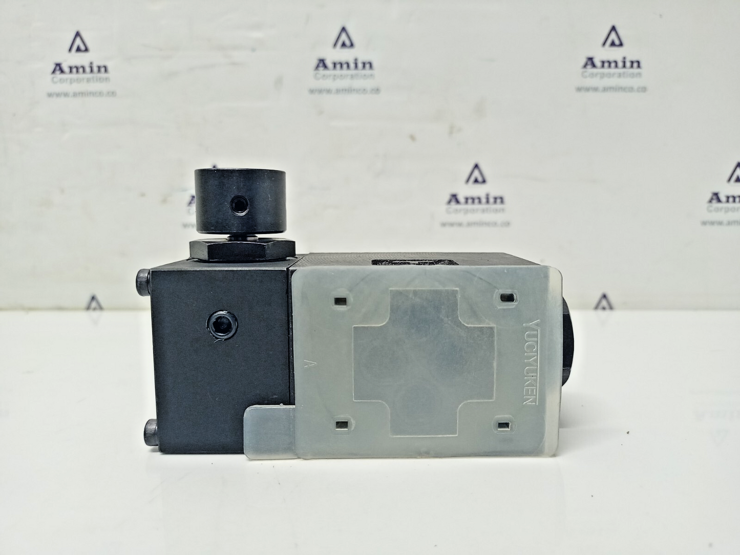Yuken DMG-01-3C4-1038 Directional valve - NEW