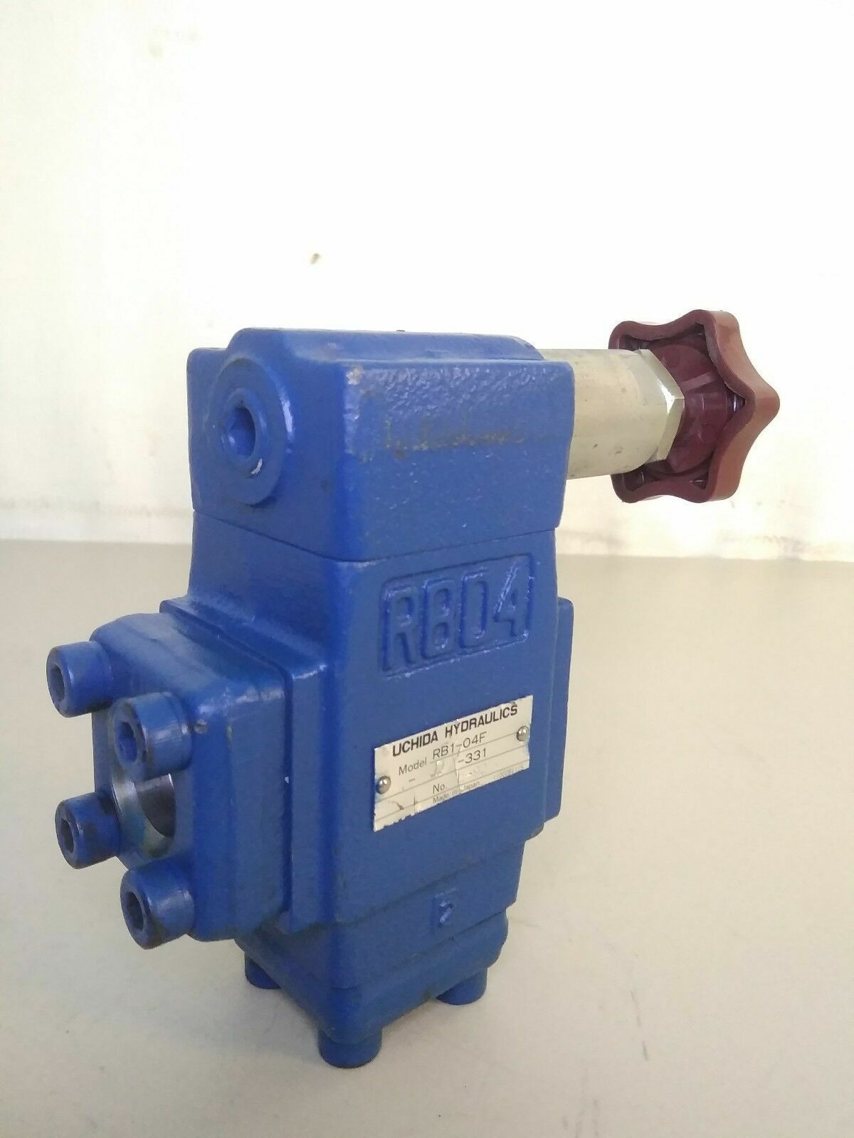 Uchida Hydraulics RB1-O4F D-331 Valve - NEW
