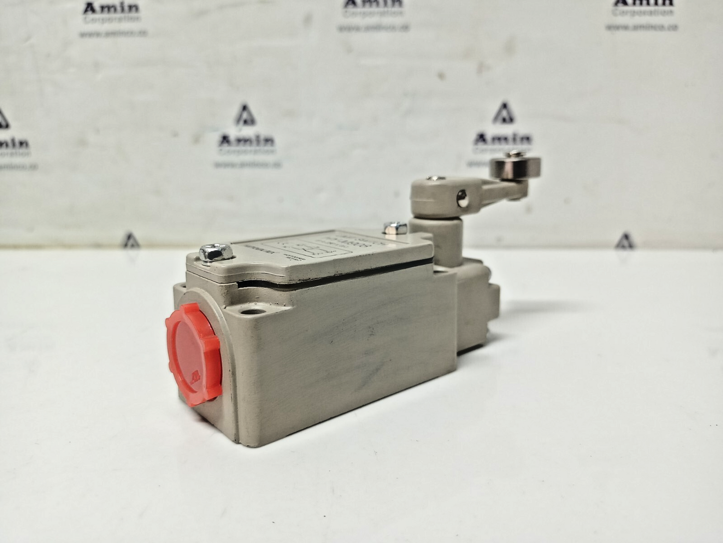 Hanyoung NUX HY-M908 Limit Switch 6A 250VAC - NEW
