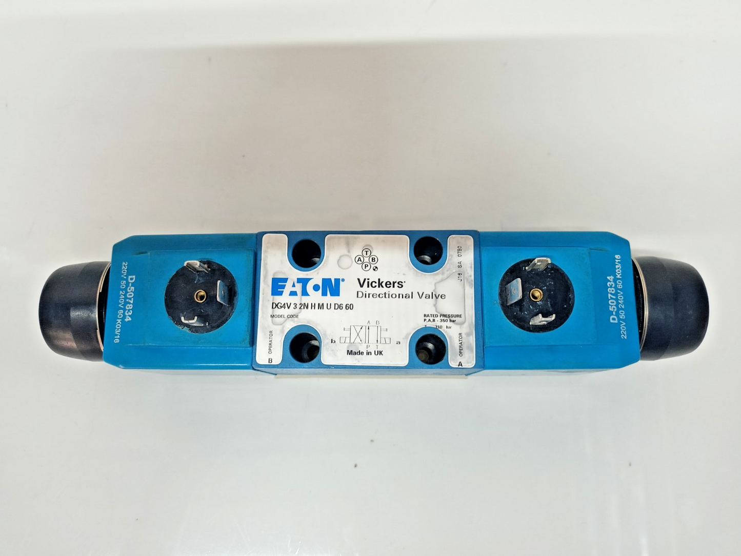Eaton Vickers DG4V-3-2N-H-M-U-D6-60 Directional control valve - NEW