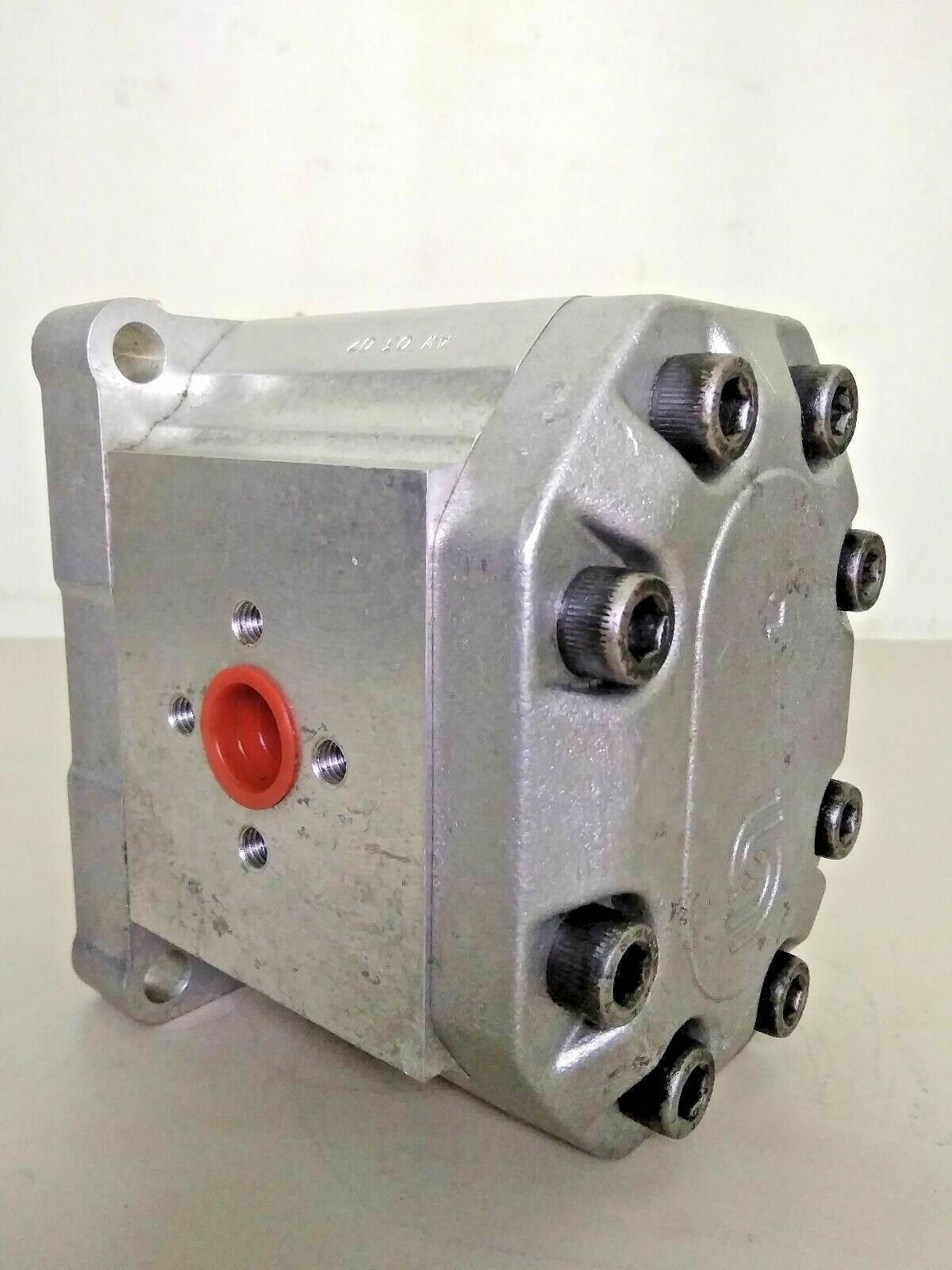Sauer Danfoss SNP3/22 D C001 Hydraulic Gear Pump - NEW