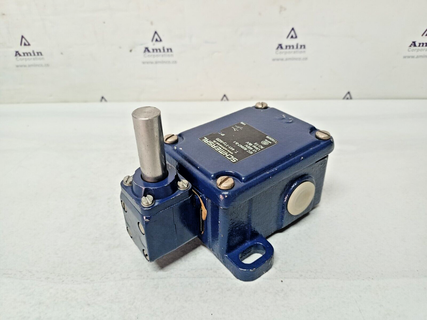 Schmersal T.441-11y-M20 Limit Switch AC-15, Ui 400V, Uimp 6kV - New