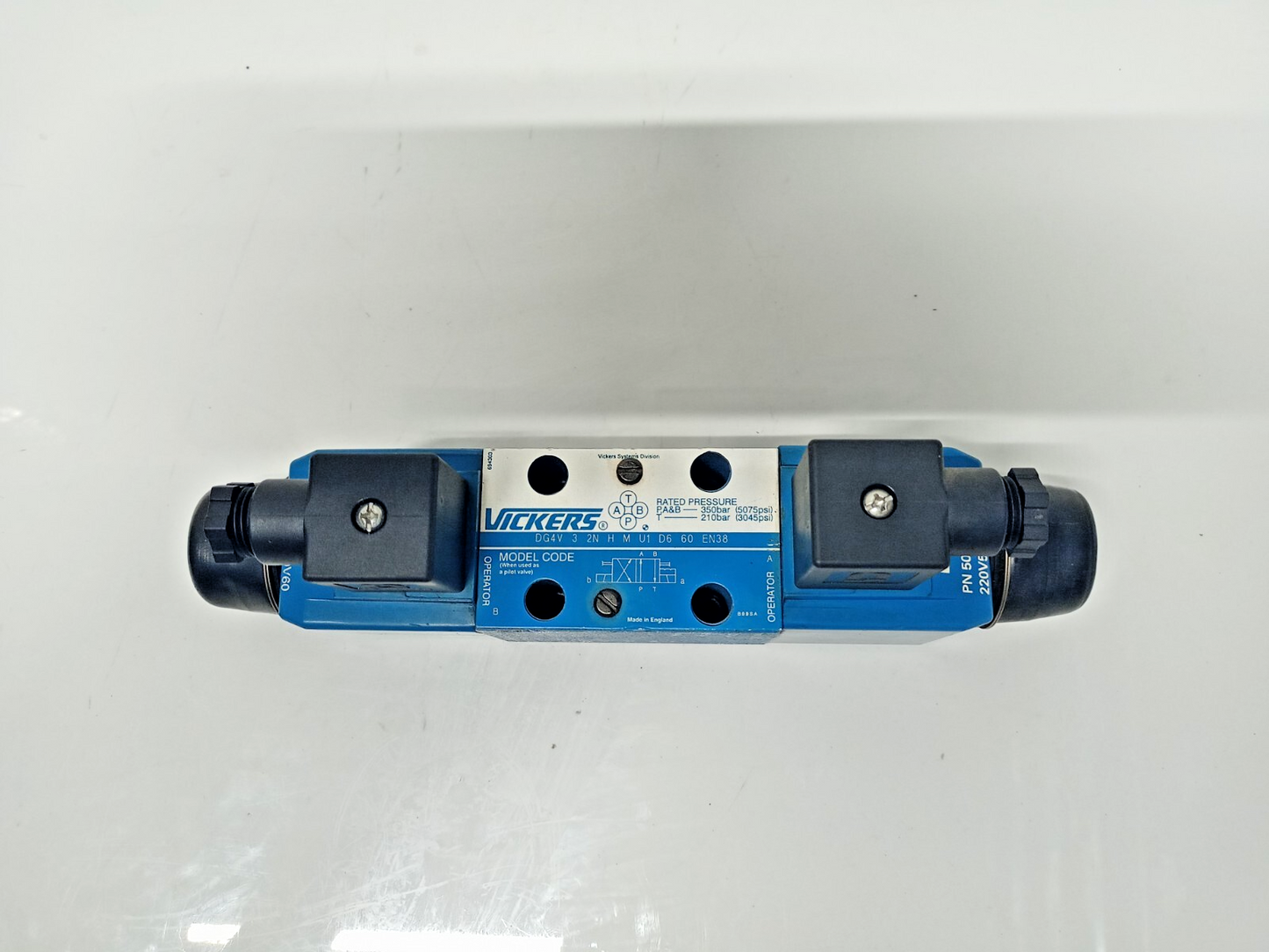 Vickers DG4V-3-2N-H-M-U1-D6-60 EN38 Directional control valve - NEW