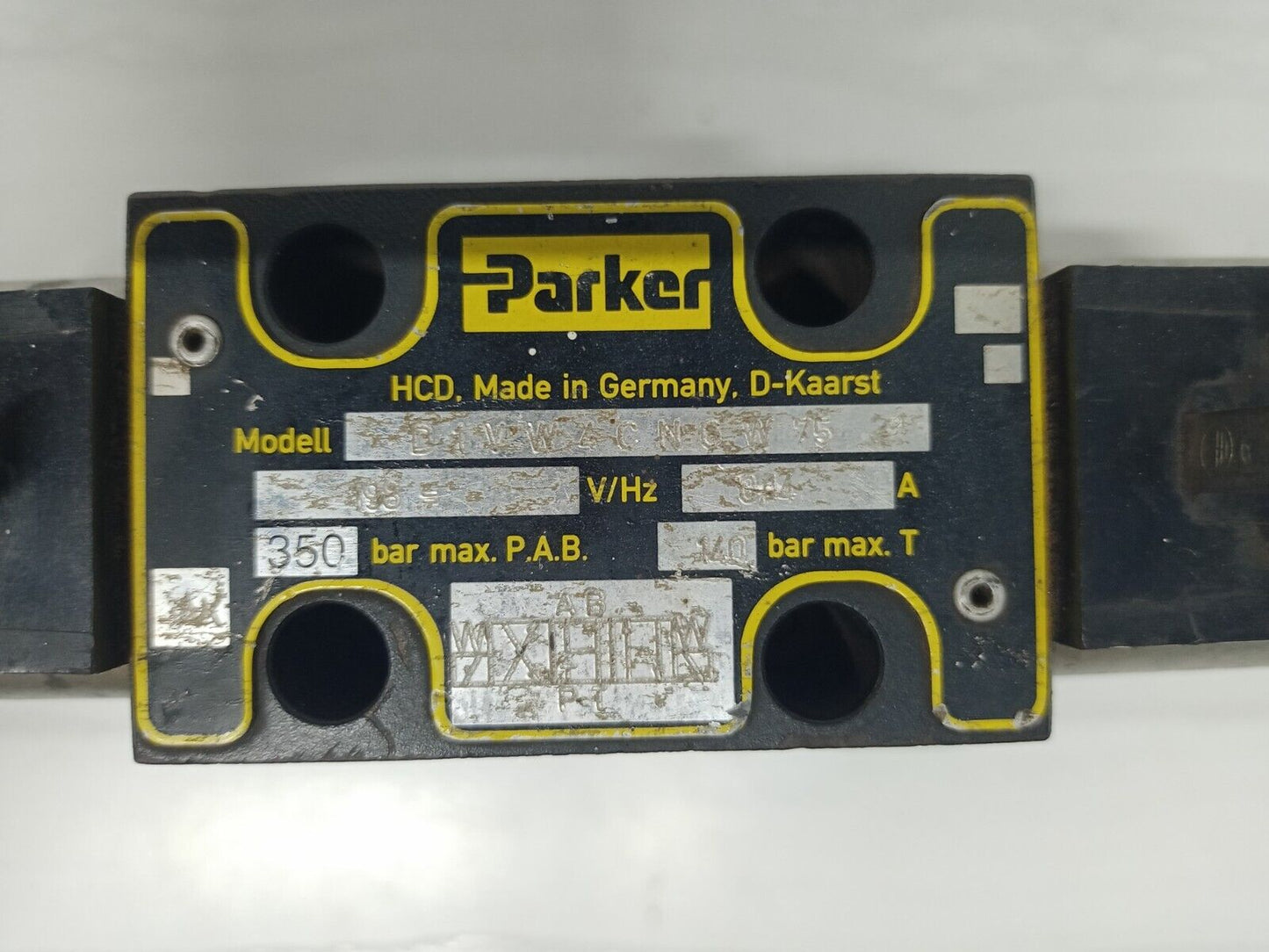 Parker D1VW4CNGW75 with D31DW2C5NGW75 Directional control valve - NEW