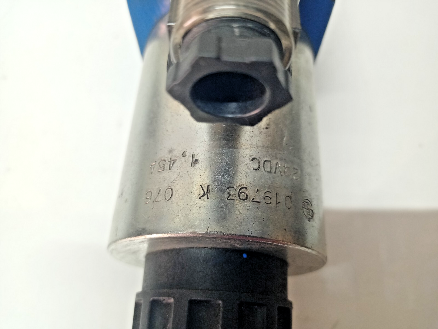 Rexroth 5-4WE 10 G33/CG24N9K4/V Directional control valve MNR: R900930504 - NEW