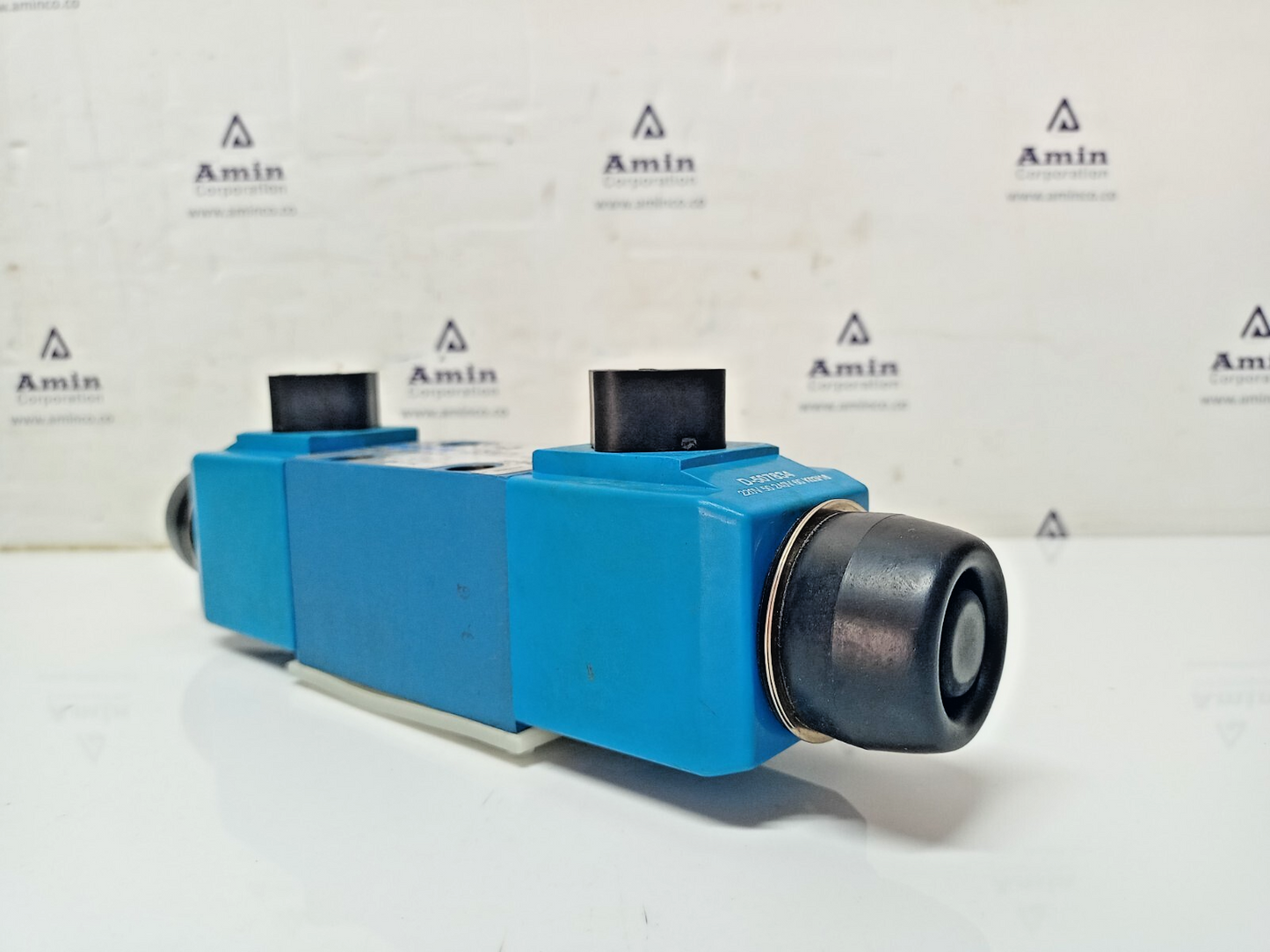 Eaton Vickers DG4V-3-2N-H-M-U-D6-60 Directional control valve - NEW
