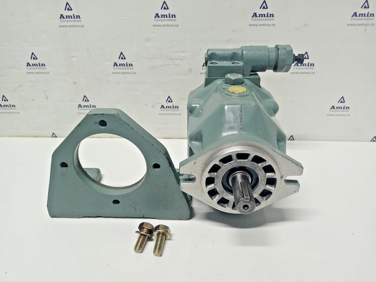 YUKEN AR16-FR01B-20 Variable Piston Pump AR16FR01B20 with Mounting bracket - New