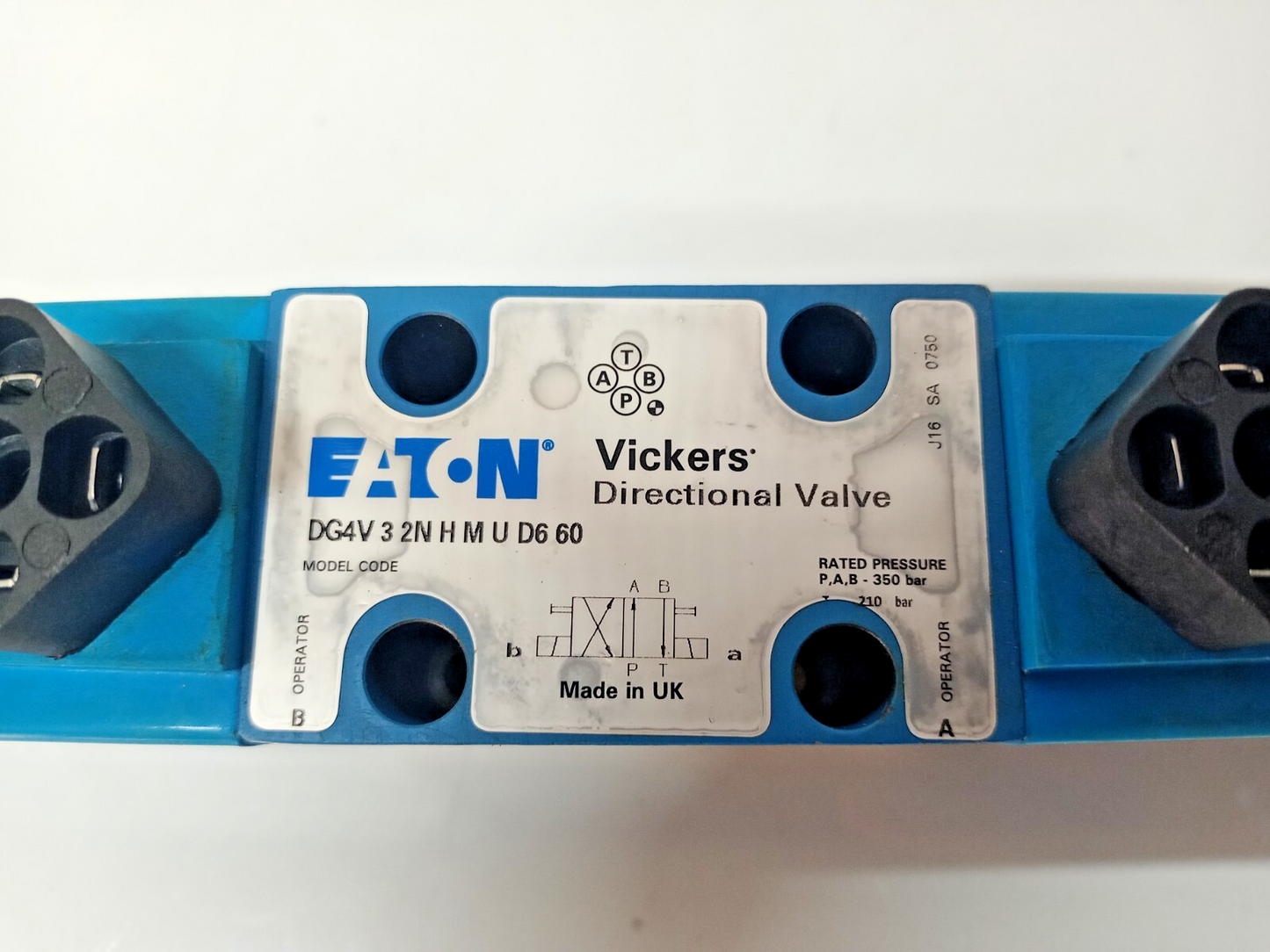 Eaton Vickers DG4V-3-2N-H-M-U-D6-60 Directional control valve - NEW