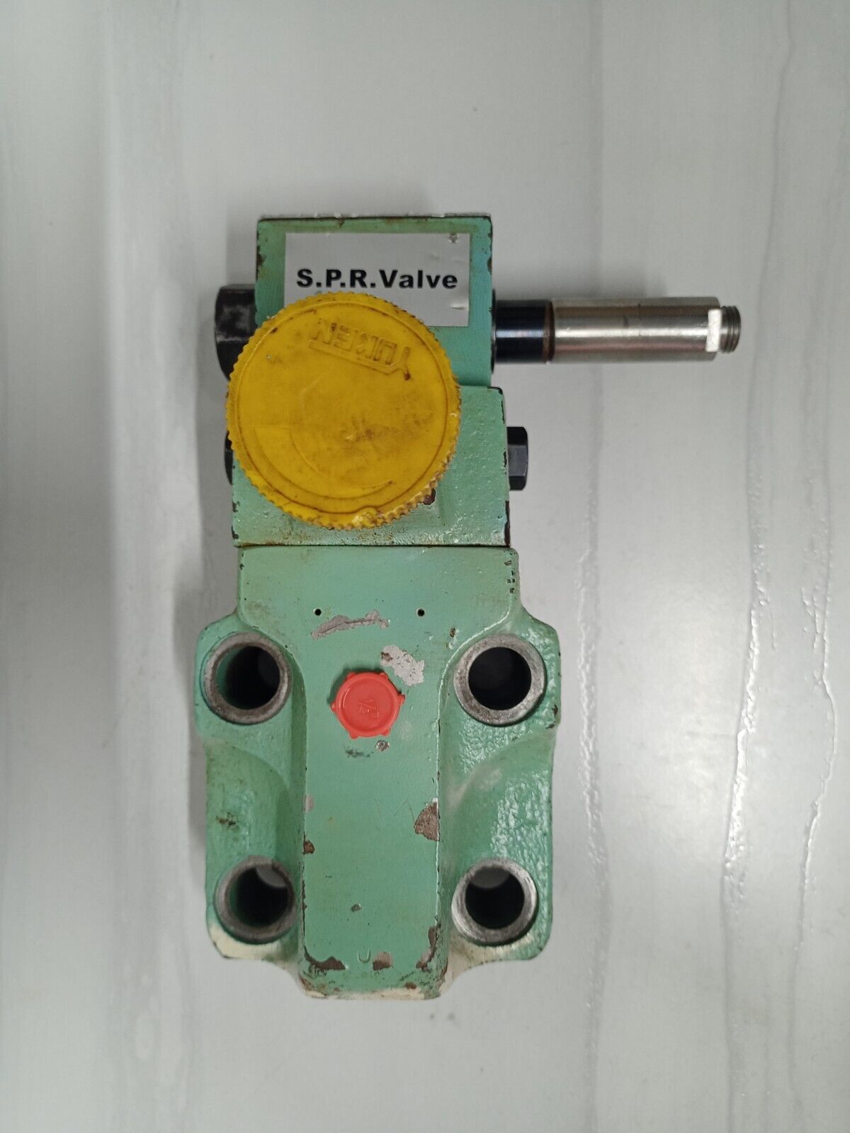 Yuken BSG-06-2B3B-D24-N1-4680 Directional control Valve