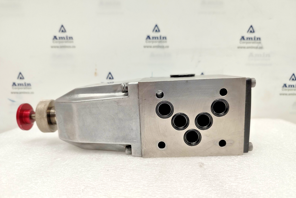 Kawasaki Rexroth 4WE10D-10L0/LW100NDL-G07 Directional Control Valve - NEW
