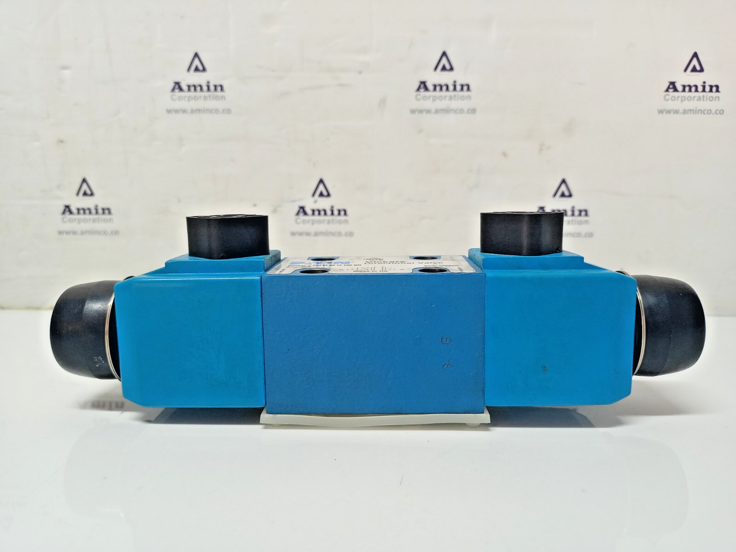 Eaton Vickers DG4V-3-2N-H-M-U-D6-60 Directional control valve - NEW
