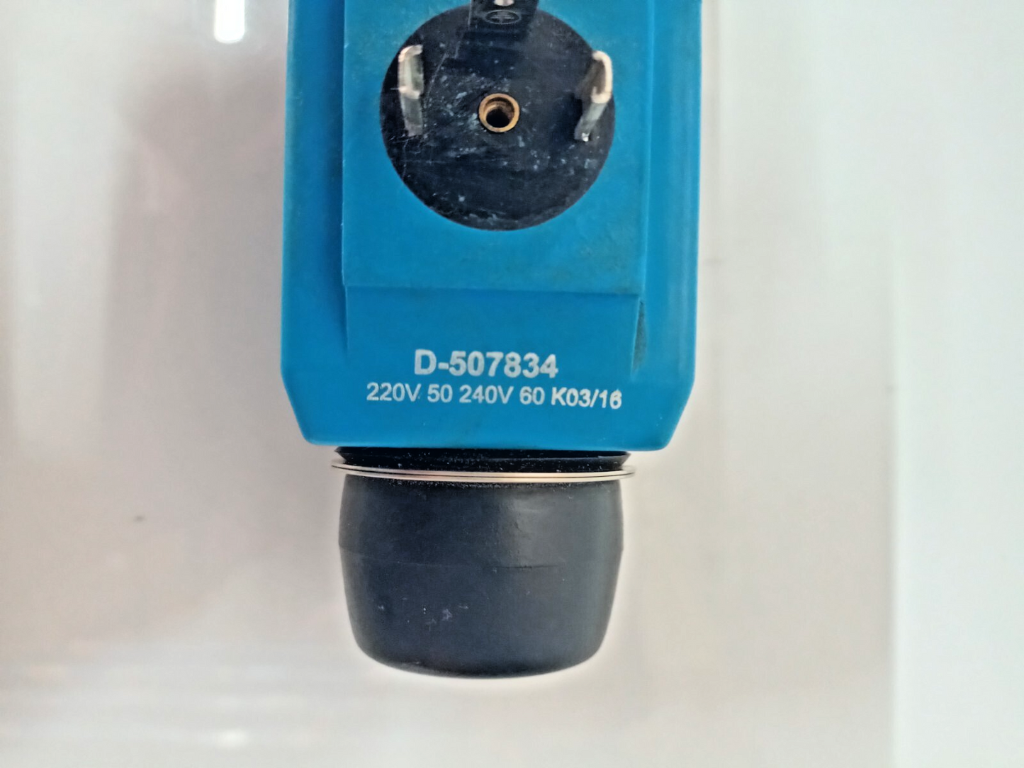 Eaton Vickers DG4V-3-2N-H-M-U-D6-60 Directional control valve - NEW