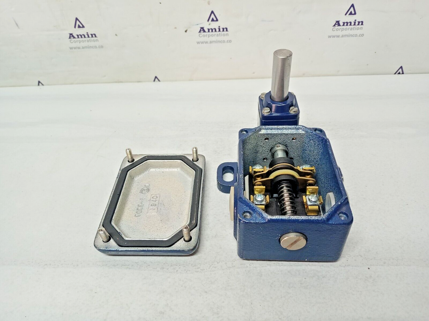 Schmersal T.441-11y-M20 Limit Switch AC-15, Ui 400V, Uimp 6kV - New