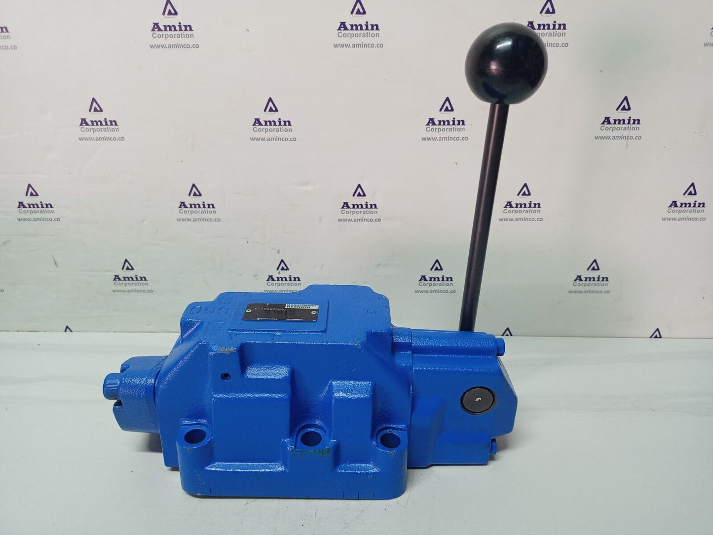 Mannesmann Rexroth H-4WMM22J60/ Directional control valve P/N: RR00006334 - NEW
