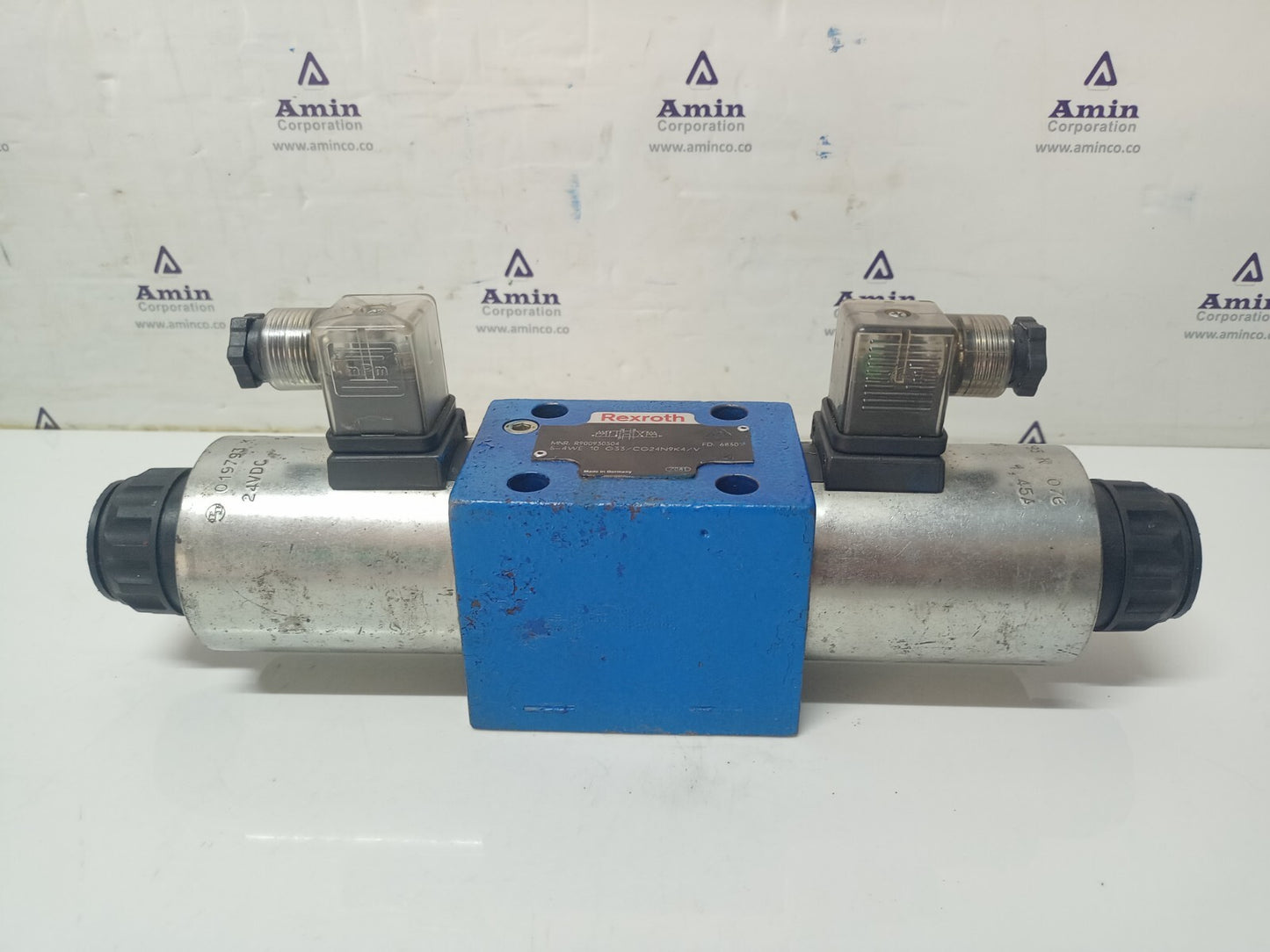 Rexroth 5-4WE 10 G33/CG24N9K4/V Directional control valve MNR: R900930504 - NEW