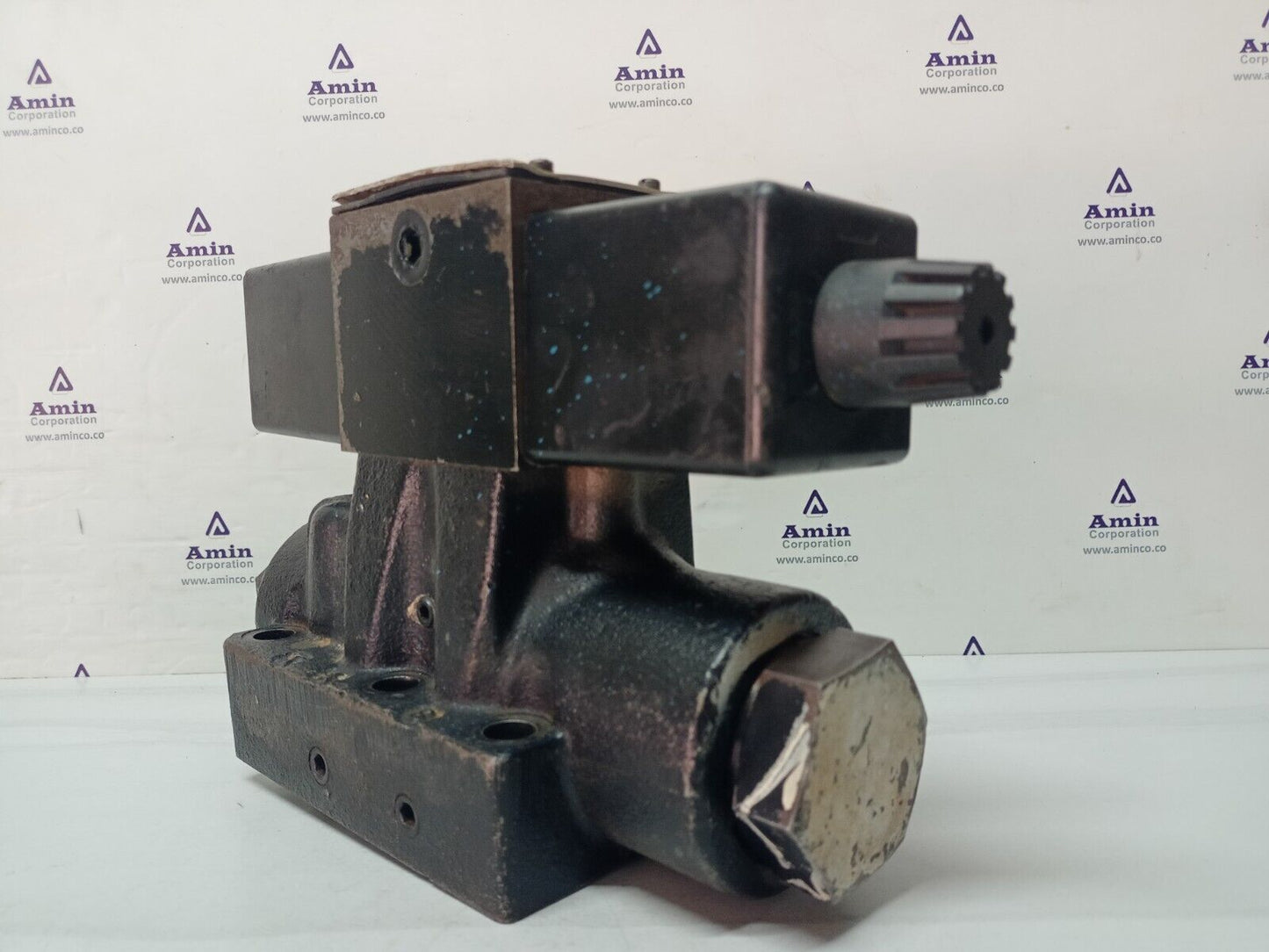 Parker D63W8C1K 34 Directional control Valve 12VDC, 3000PSI - NEW