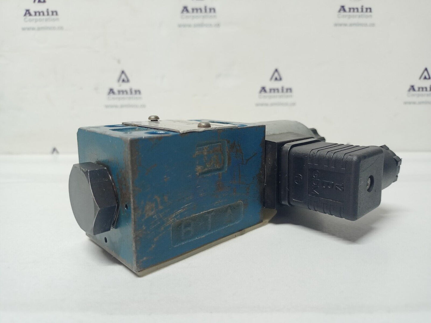 FAVELLE FAVCO Part No. 1099800355 Directional control valve - NEW