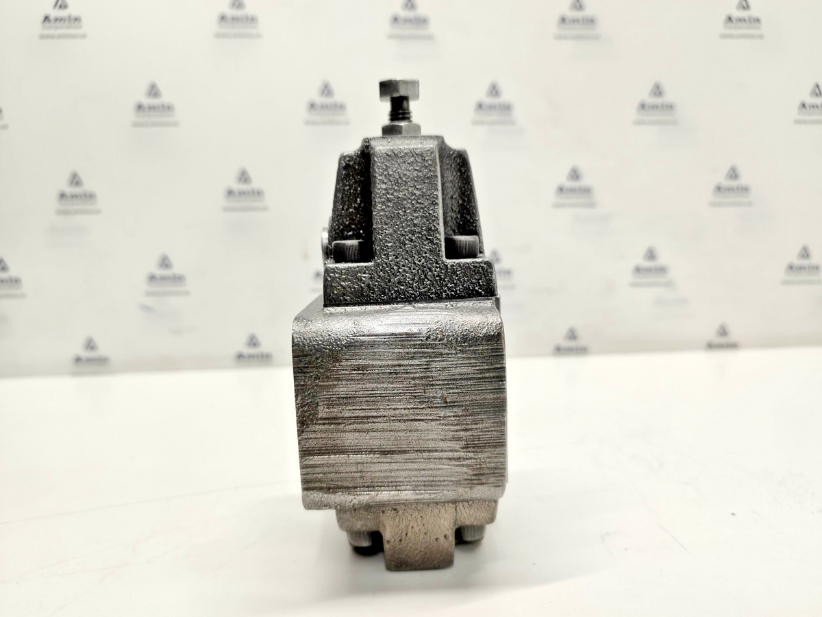 Vickers RG-03-D4-30 Pressure Control Valve Pressure Range: 250-1000PSI - NEW