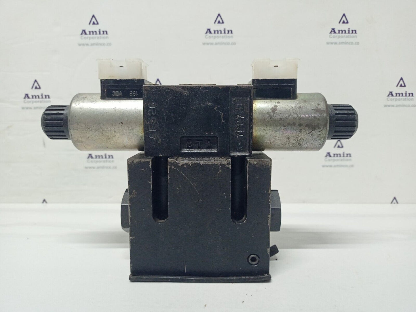 Parker D1VW4CNGW75 with D31DW2C5NGW75 Directional control valve - NEW