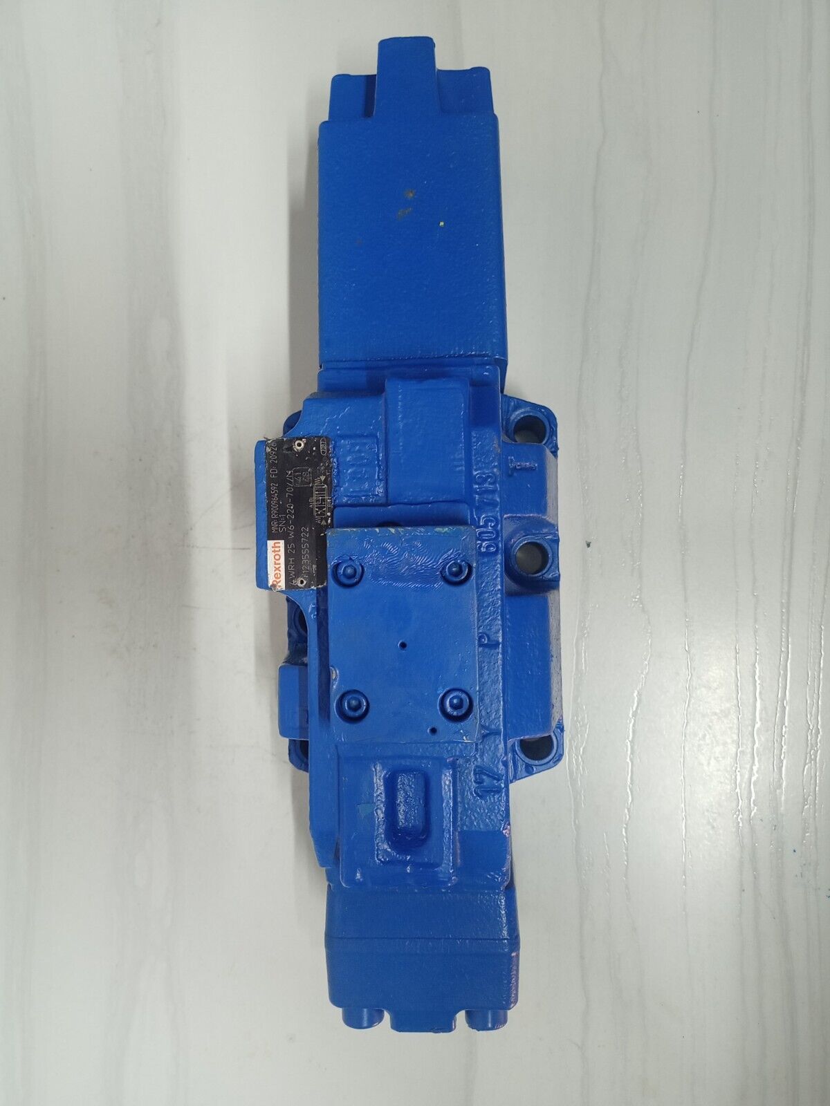 Rexroth 4WRH 25 W6-220-70 M Prop. Directional valve MNR: R900964592 - NEW