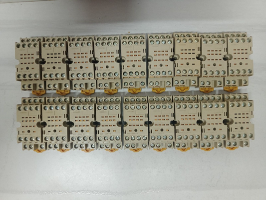 Omron PYF-14A-N Relay Socket 5A 250VAC (lot of 19pcs) - NEW